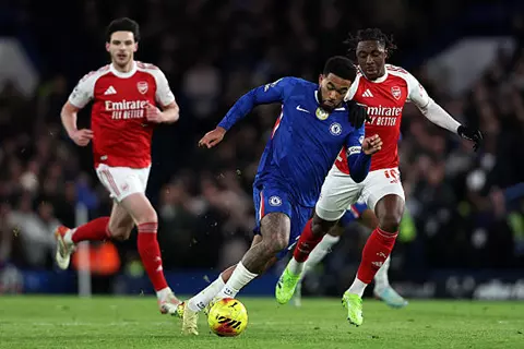 عوض كايسيدو بمفرده.. رييس جيمس يمنح تشيلسي نقطة ثمينة ضد أرسنال (تحليل رقمي) 